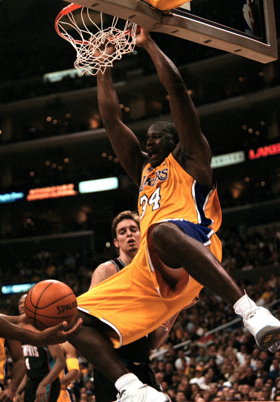 五星体育频道-杨毅：奥尼尔的篮下技术不是霍华德能比的 脚步&amp;传球都要更强