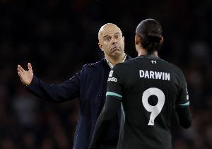 斯洛特：努涅斯上周是身体原因未进大名单，他没跟工作人员争吵