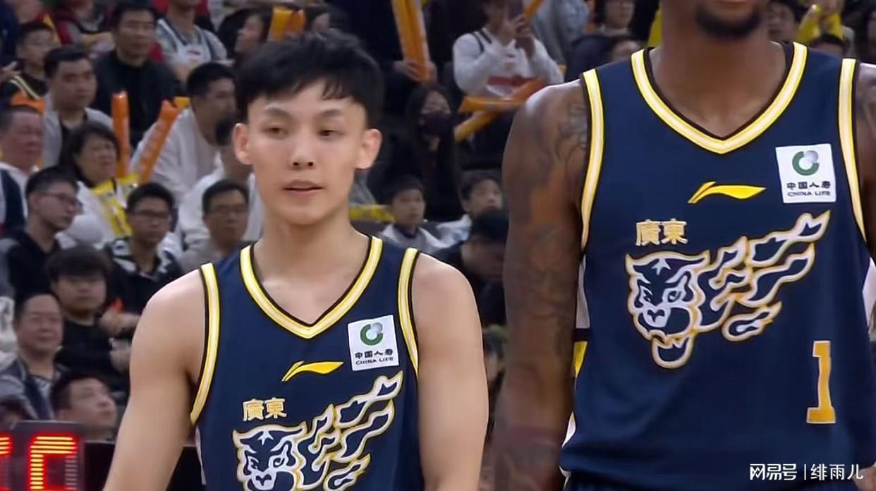 挤走胡明轩+取代徐杰！广东锋线奇兵确认上位，杜锋下课倒计时？