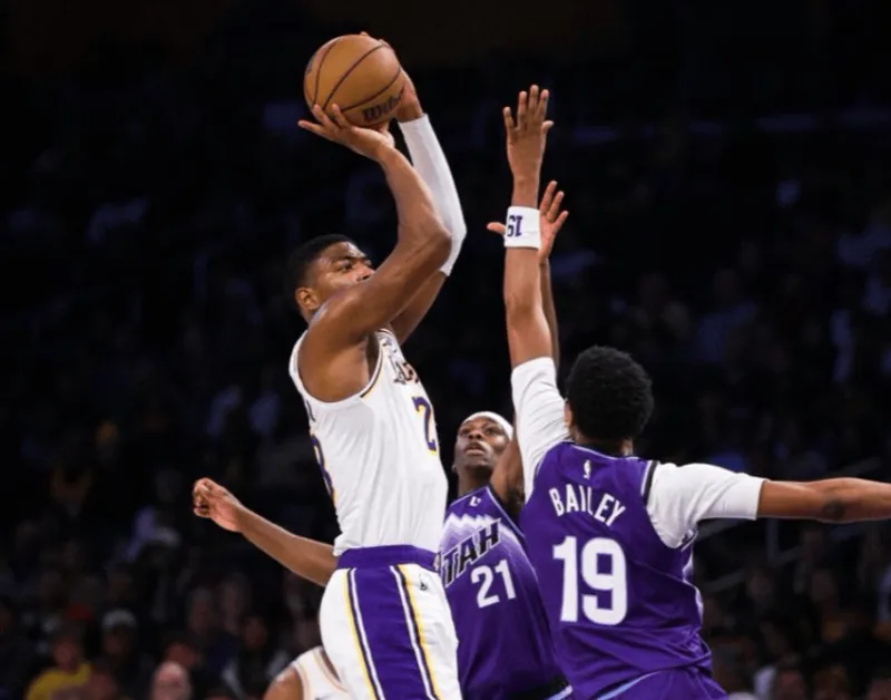 五星体育-八村垒本赛季三分命中率高达44.3%，创湖人队史单赛季新纪录